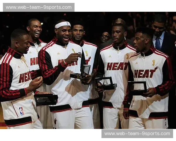 紫金星光与南海岸热浪：湖人vs热火，观众席上的众生相与时尚修罗场